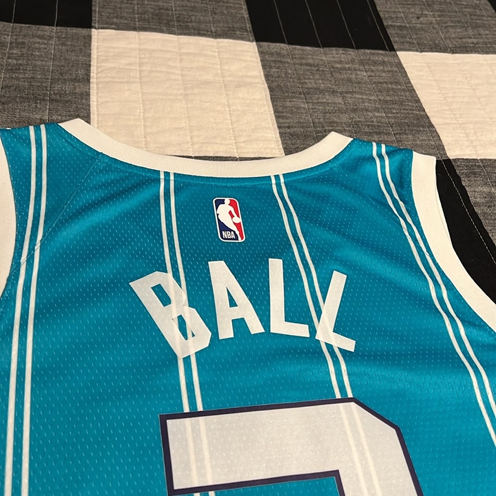 Charlotte Hornets #2 LaMelo Ball NBA Home Swingman Jersey - Picture 9 of 9